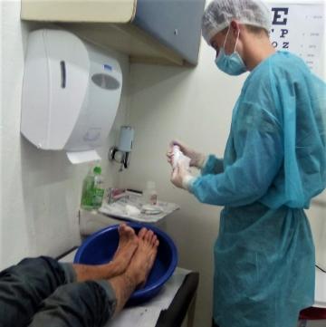 Riley Sherr working in Costa Rica hospital