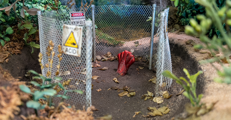 Koons Ruins Buried Lobster (Peephole view), Peephole Diorama of mixed materials including resin clay, foam, metallic paint, etc. , 2022.