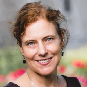 Amy Randall headshot