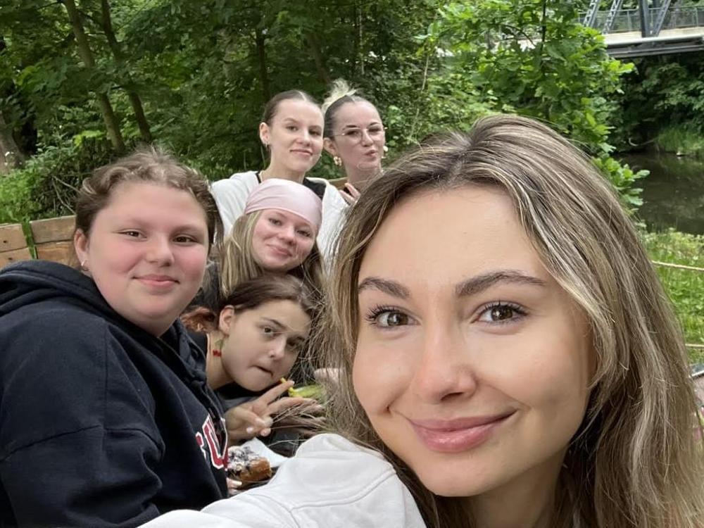 Teresa with students in Jaroměř getting matcha
