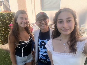 Close up of Juan Velasco-Moreno with 2 female students