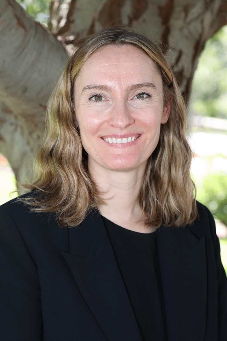 Jeannette Estruth headshot