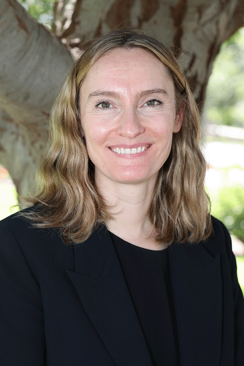 Jeannette Estruth headshot