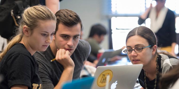 Natalie Linnell teaching students 