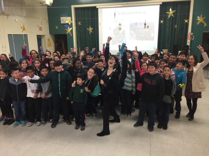 A group photo of Cristina Pato with children.