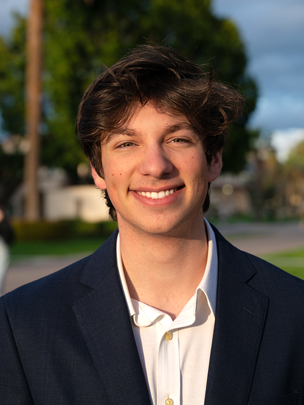 Zander Rafalovich headshot