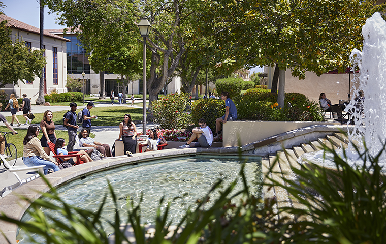 Students sitting around Benson fountain