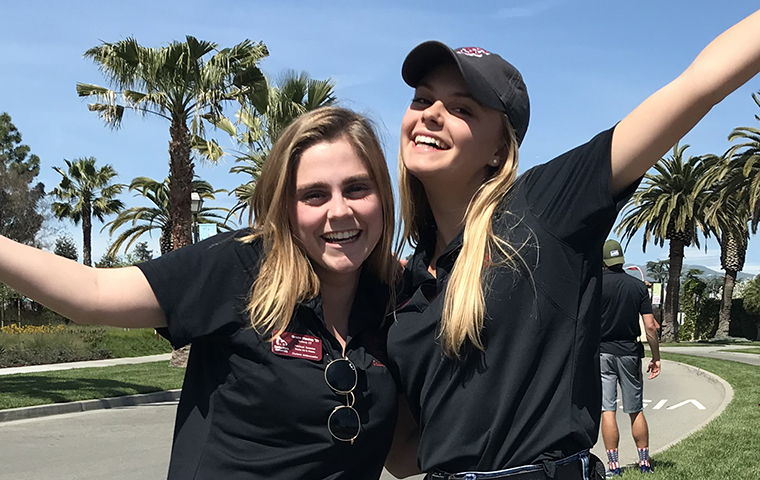 Caroline McInerney and a friend stand at the entrance of Santa Clara’s campus