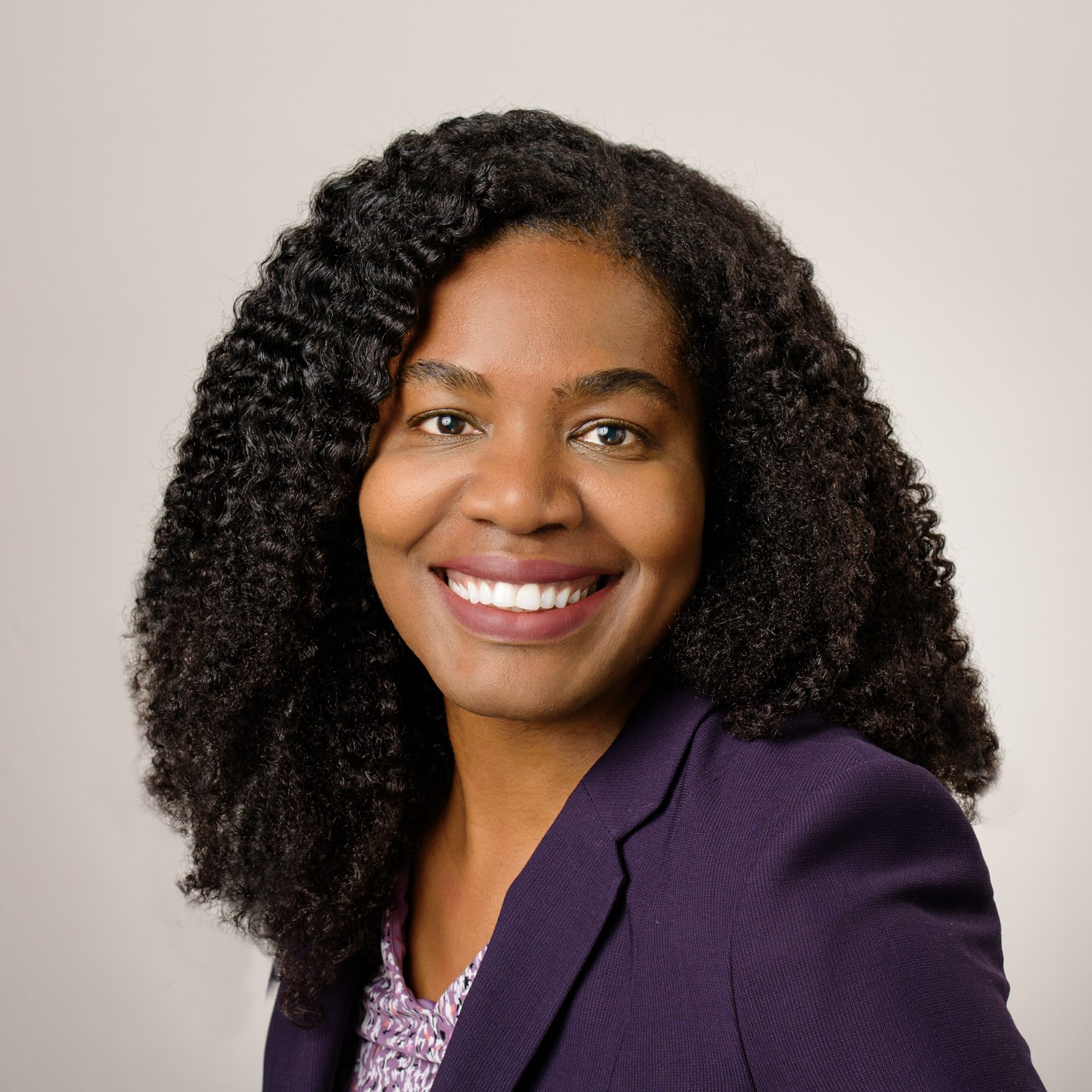 Headshot image of Lez Cunningham