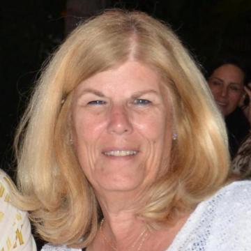 Katy Kelly headshot square