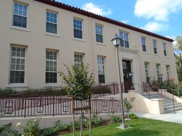 The image shows 'Donohoe Alumni House' exterior with a staircase and entrance.