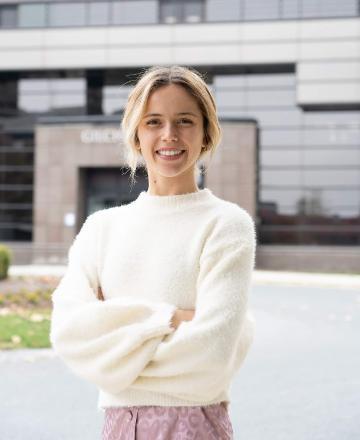 Chloe Herczeg headshot