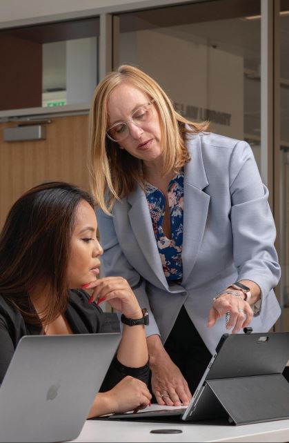 Laura Norris Vertical