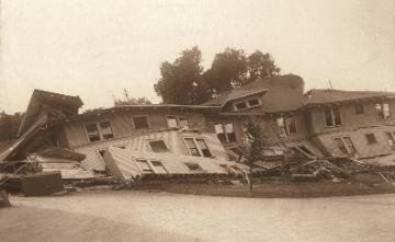 Collapsed building in San Jose after the 1906 earthquake.